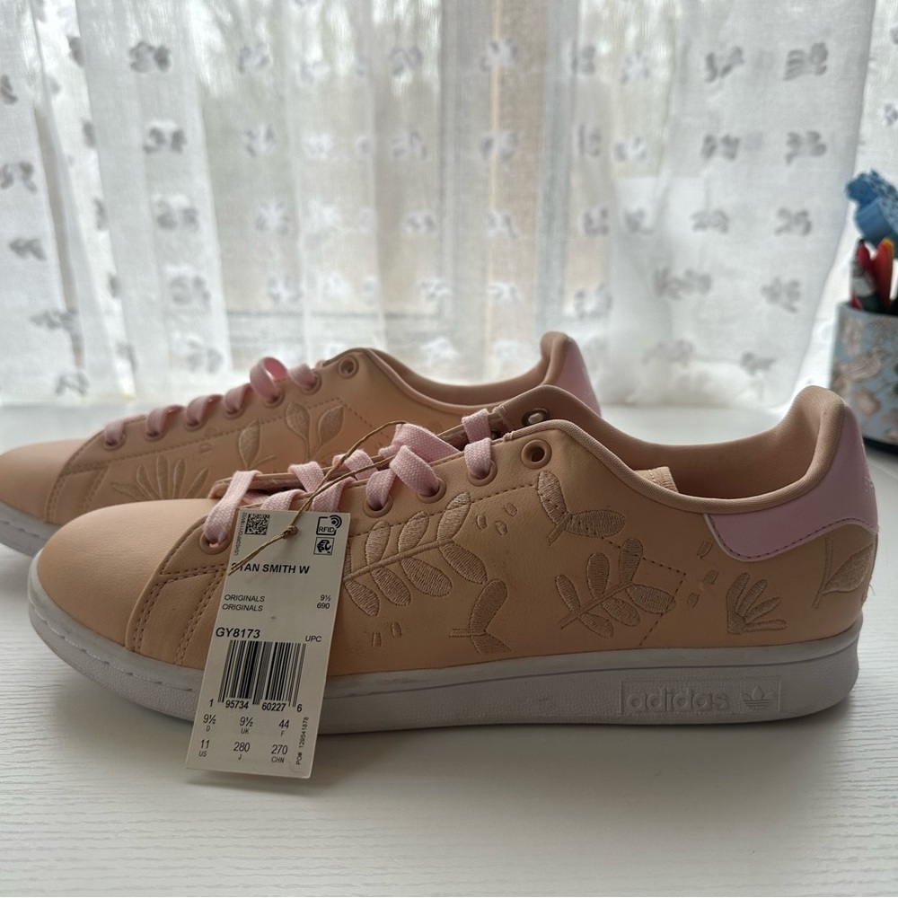 Adidas Pink Sneakers Classic Design